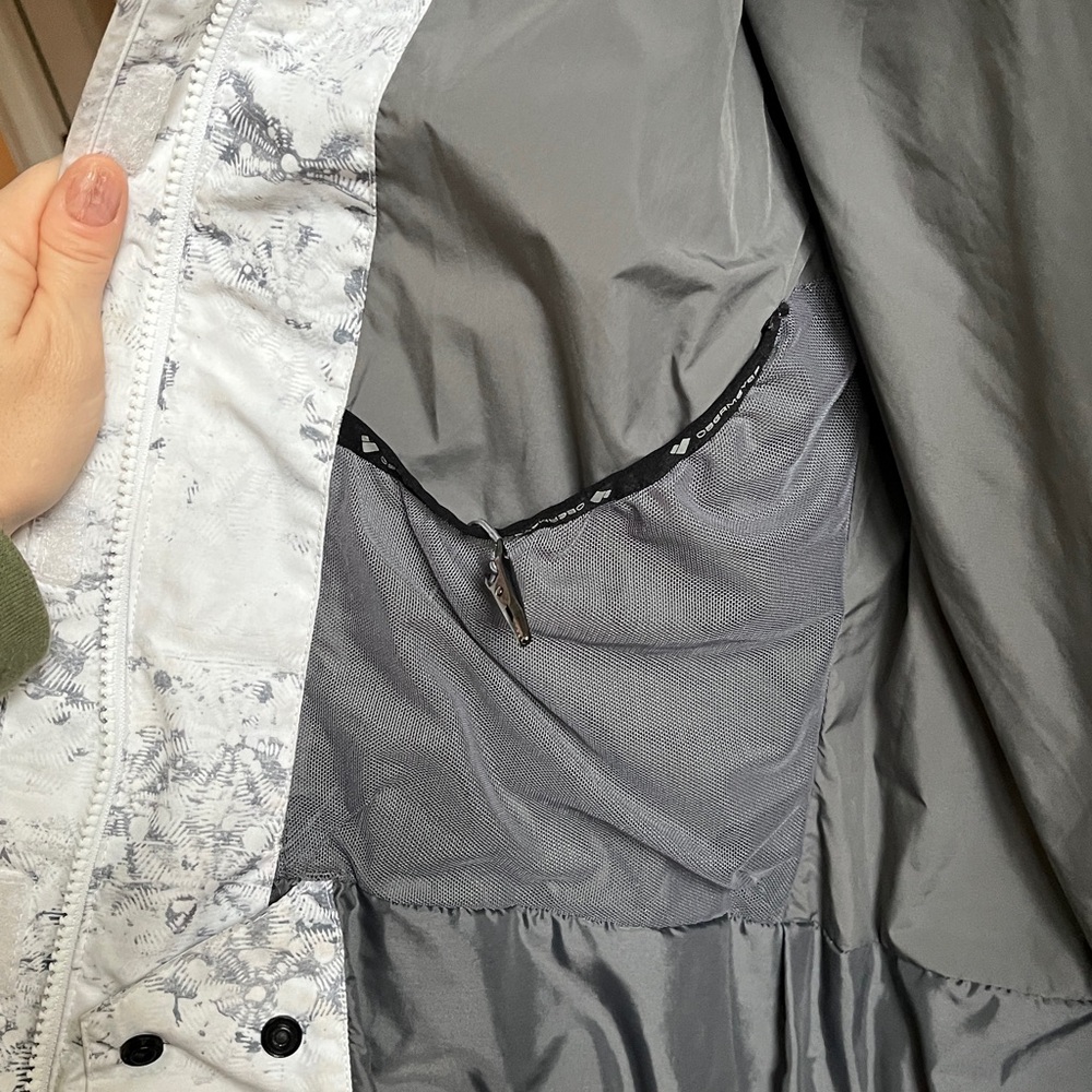 Obermeyer White and Gray Patterned Ski Jacket - image 4